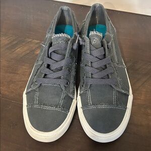 Casual Gray canvas sneakers size 9 Blowfish